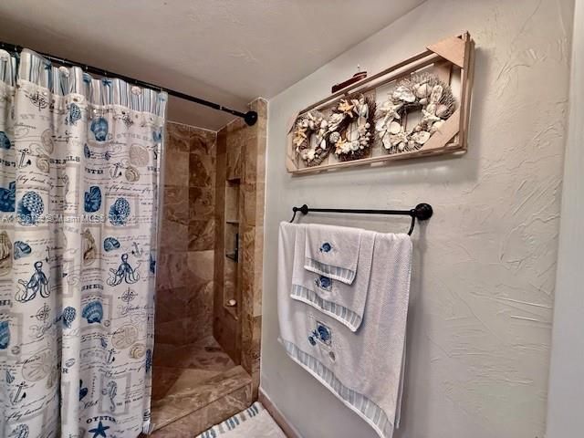 Active With Contract: $199,000 (2 beds, 2 baths, 950 Square Feet)