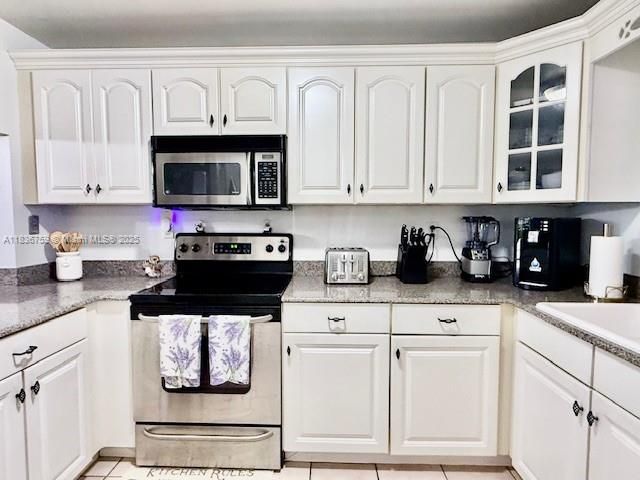 Active With Contract: $199,000 (2 beds, 2 baths, 950 Square Feet)