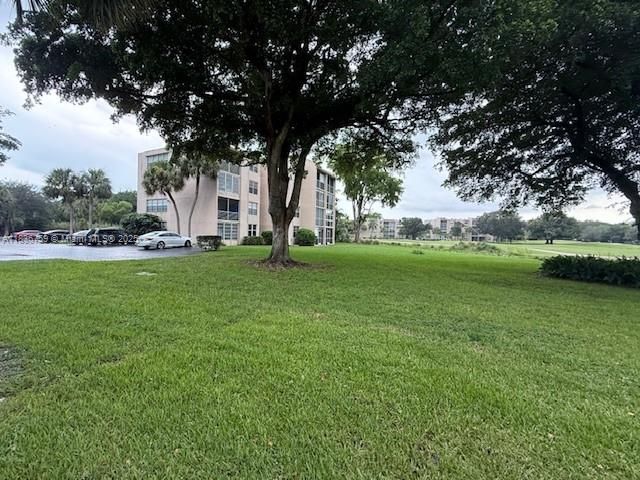 Active With Contract: $199,000 (2 beds, 2 baths, 950 Square Feet)