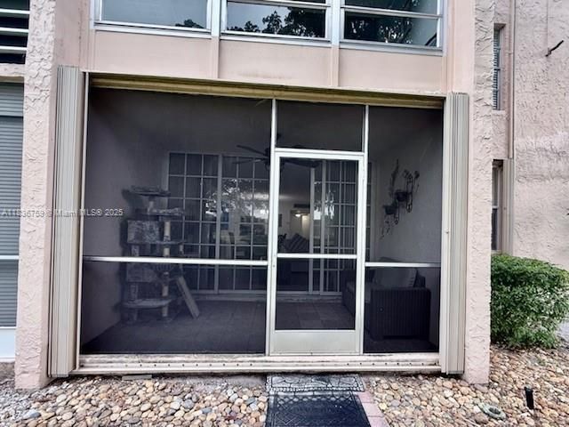 Active With Contract: $199,000 (2 beds, 2 baths, 950 Square Feet)