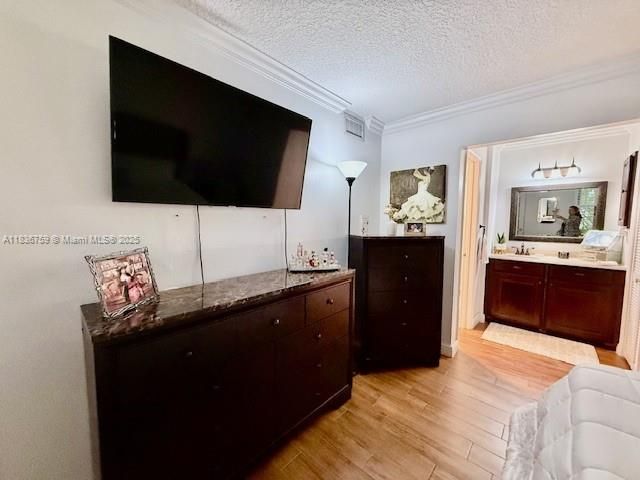 Active With Contract: $199,000 (2 beds, 2 baths, 950 Square Feet)