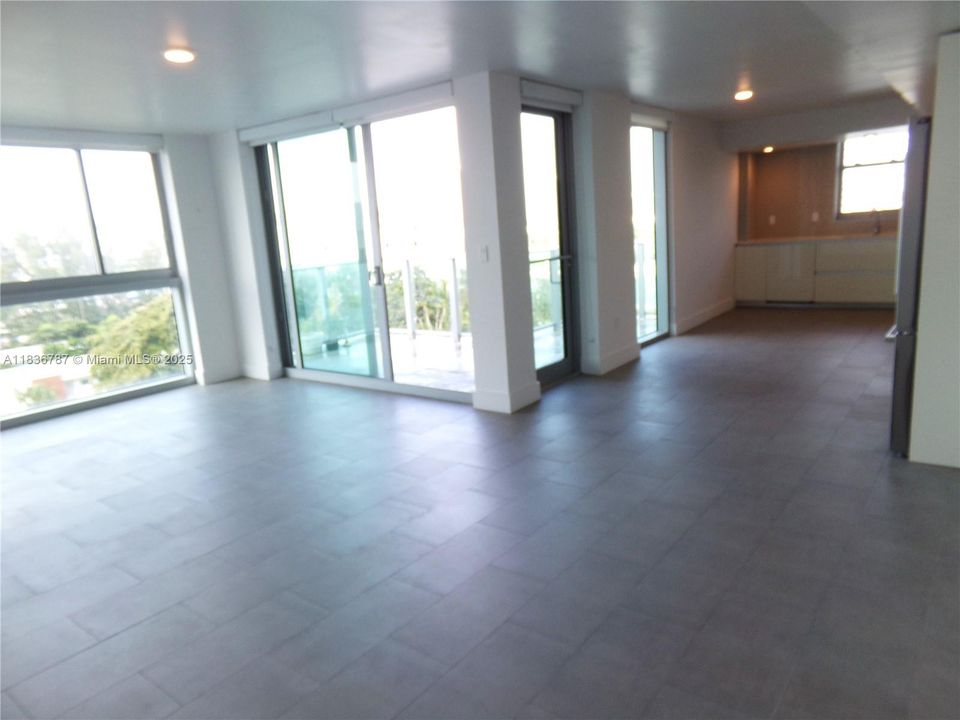 На продажу: $720,000 (2 спален, 2 ванн, 1325 Квадратных фут)