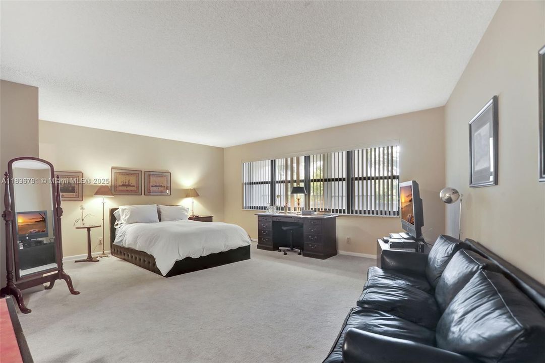 For Sale: $1,185,000 (3 beds, 3 baths, 3340 Square Feet)