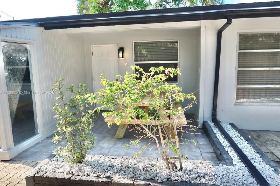 Recently Rented: $2,600 (2 beds, 2 baths, 1738 Square Feet)