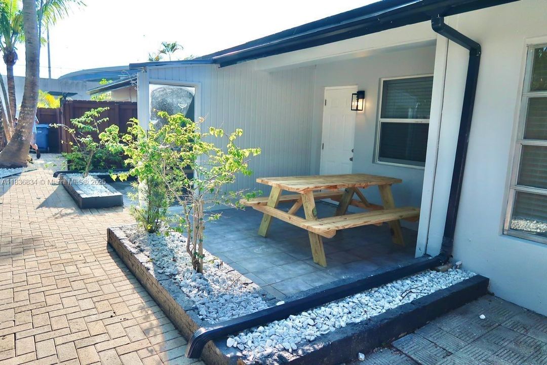 Recently Rented: $2,600 (2 beds, 2 baths, 1738 Square Feet)