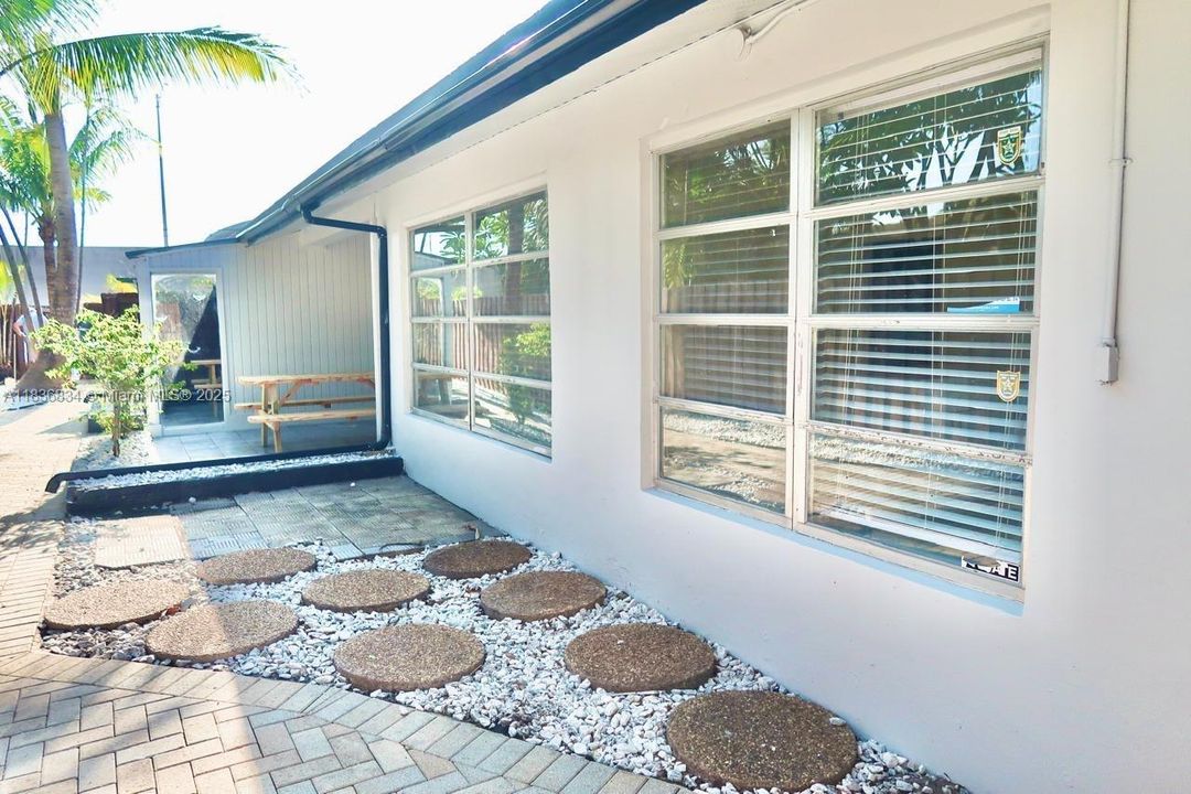 Recently Rented: $2,600 (2 beds, 2 baths, 1738 Square Feet)