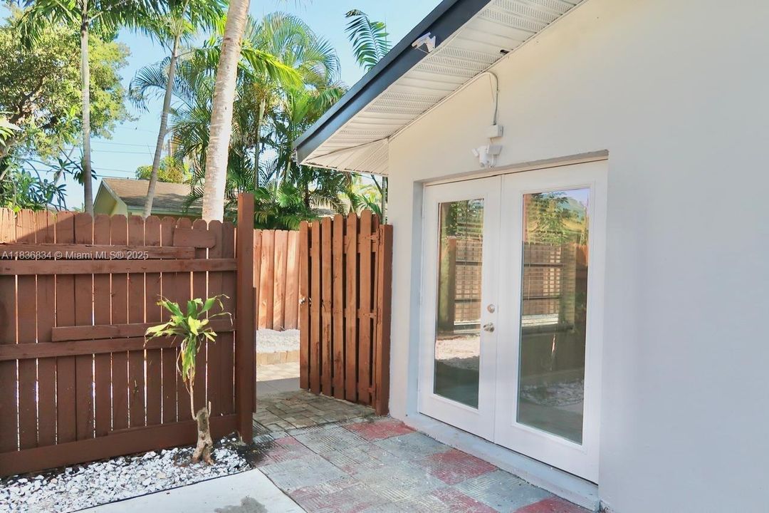 Recently Rented: $2,600 (2 beds, 2 baths, 1738 Square Feet)