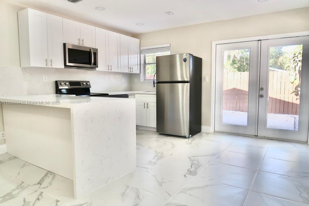 Recently Rented: $2,600 (2 beds, 2 baths, 1738 Square Feet)