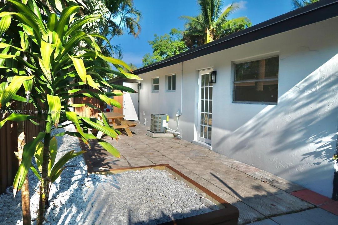 Recently Rented: $2,600 (2 beds, 2 baths, 1738 Square Feet)