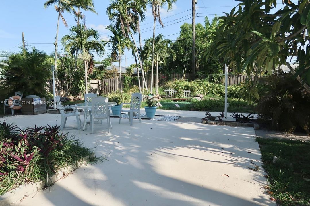 Recently Rented: $2,600 (2 beds, 2 baths, 1738 Square Feet)