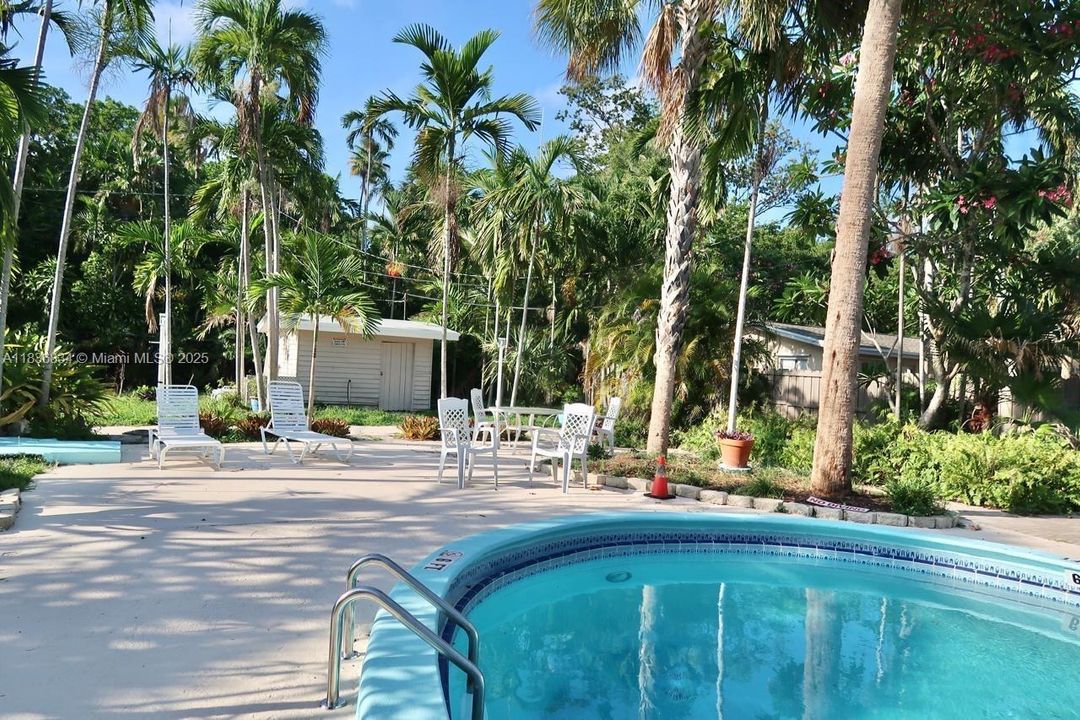 Recently Rented: $2,600 (2 beds, 2 baths, 1738 Square Feet)