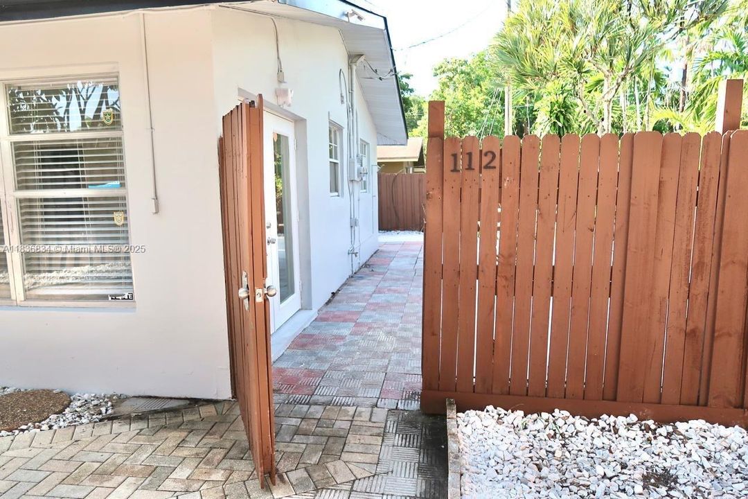 Recently Rented: $2,600 (2 beds, 2 baths, 1738 Square Feet)