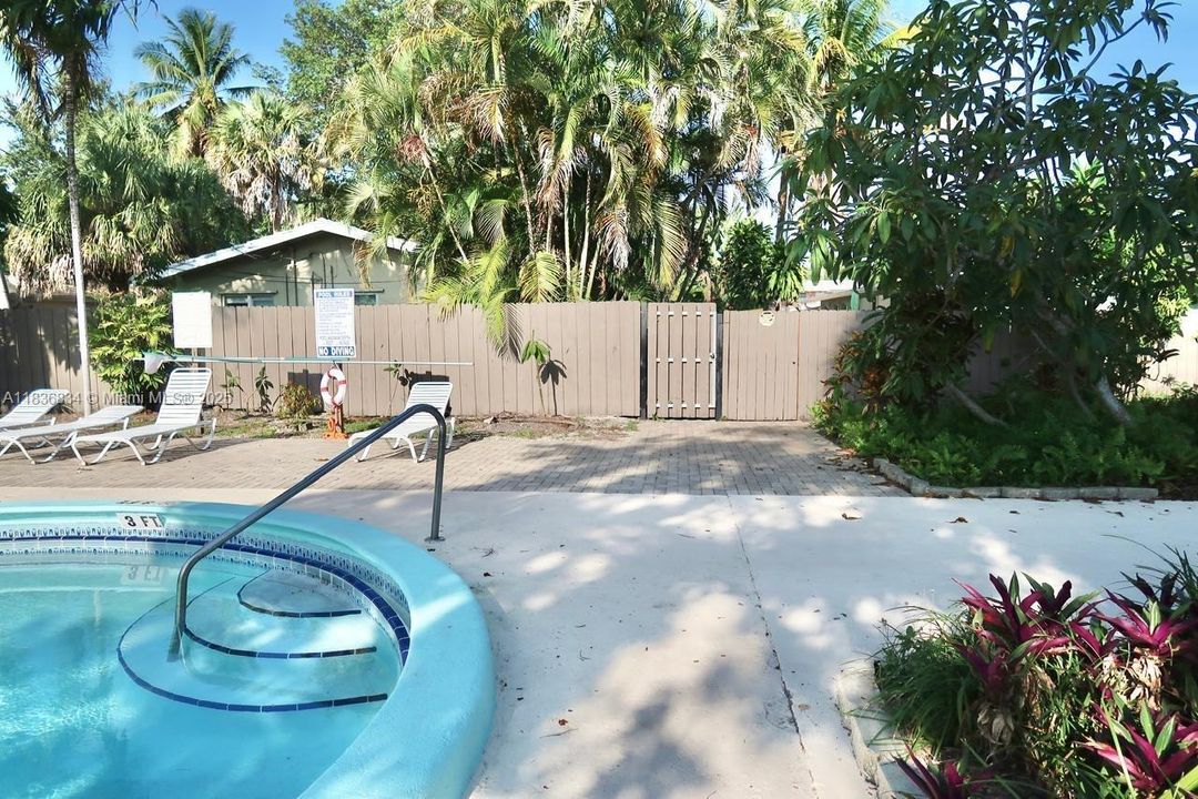 Recently Rented: $2,600 (2 beds, 2 baths, 1738 Square Feet)