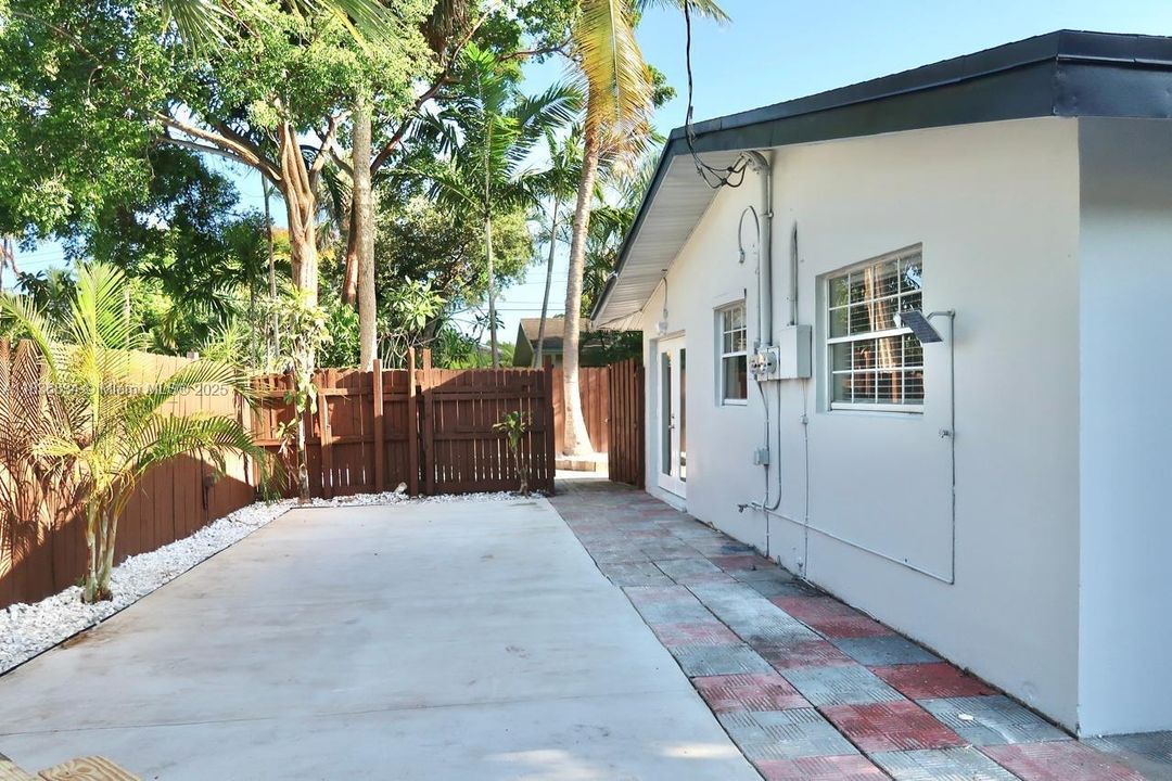 Recently Rented: $2,600 (2 beds, 2 baths, 1738 Square Feet)