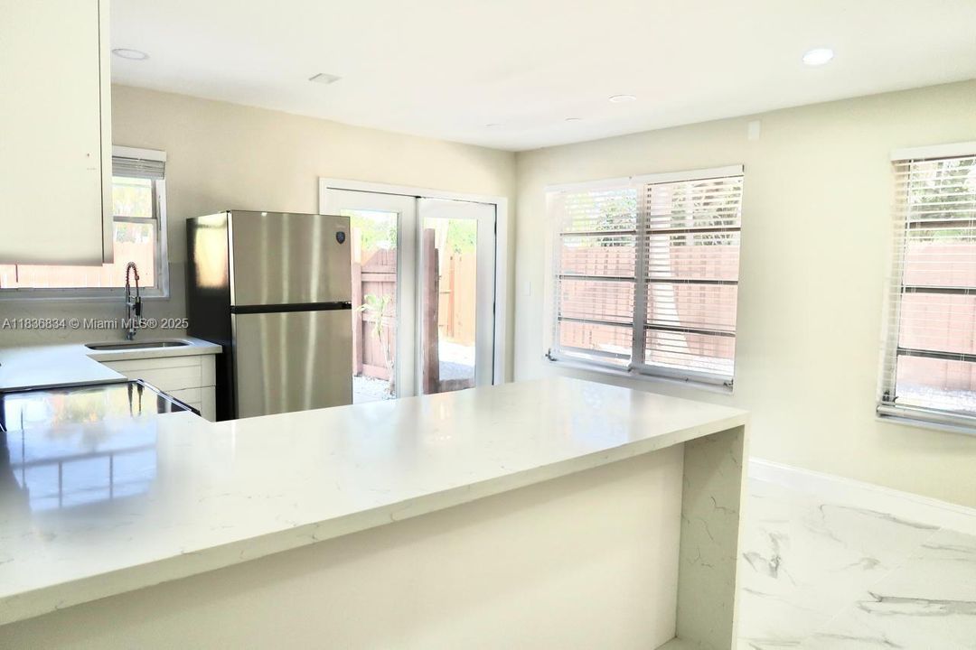 Recently Rented: $2,600 (2 beds, 2 baths, 1738 Square Feet)