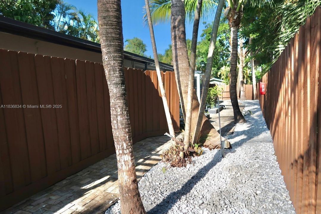 Recently Rented: $2,600 (2 beds, 2 baths, 1738 Square Feet)