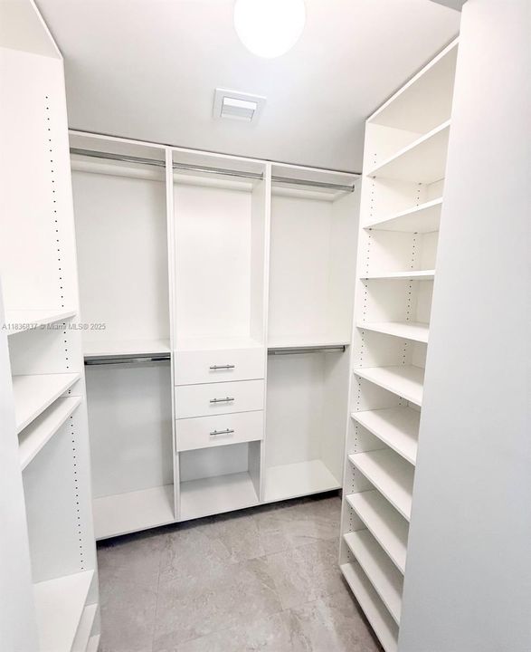 合同活跃: $669,900 (2 贝兹, 2 浴室, 1038 平方英尺)