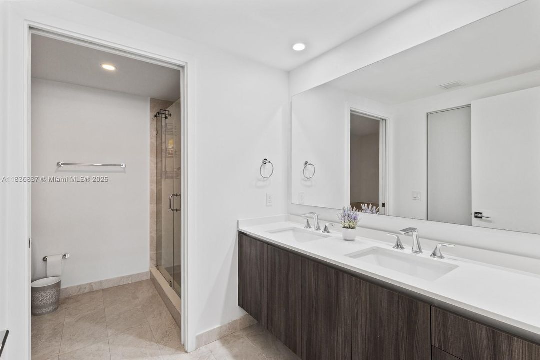 合同活跃: $669,900 (2 贝兹, 2 浴室, 1038 平方英尺)