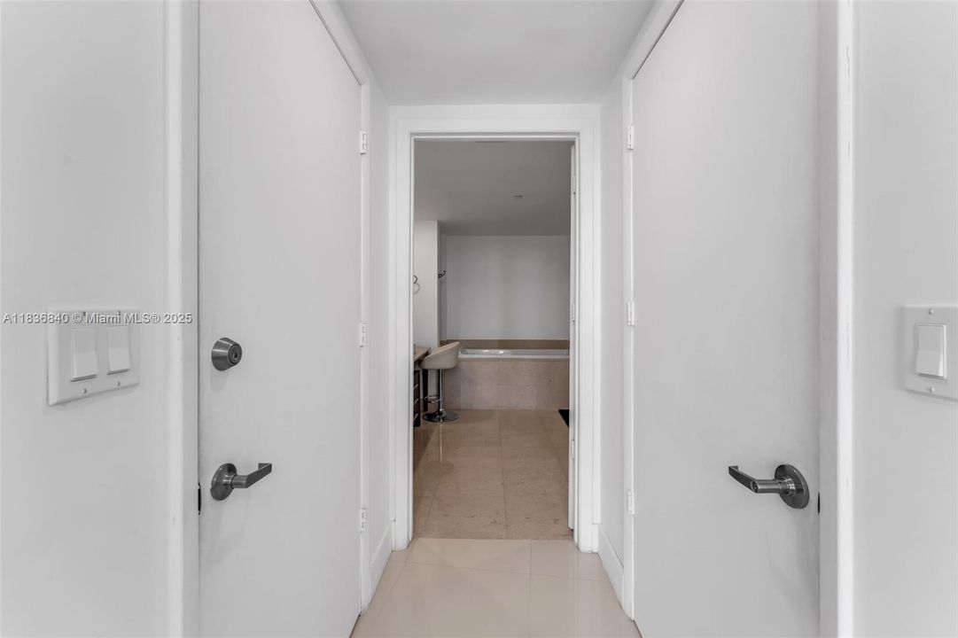 En Venta: $999,000 (2 camas, 2 baños, 1390 Pies cuadrados)