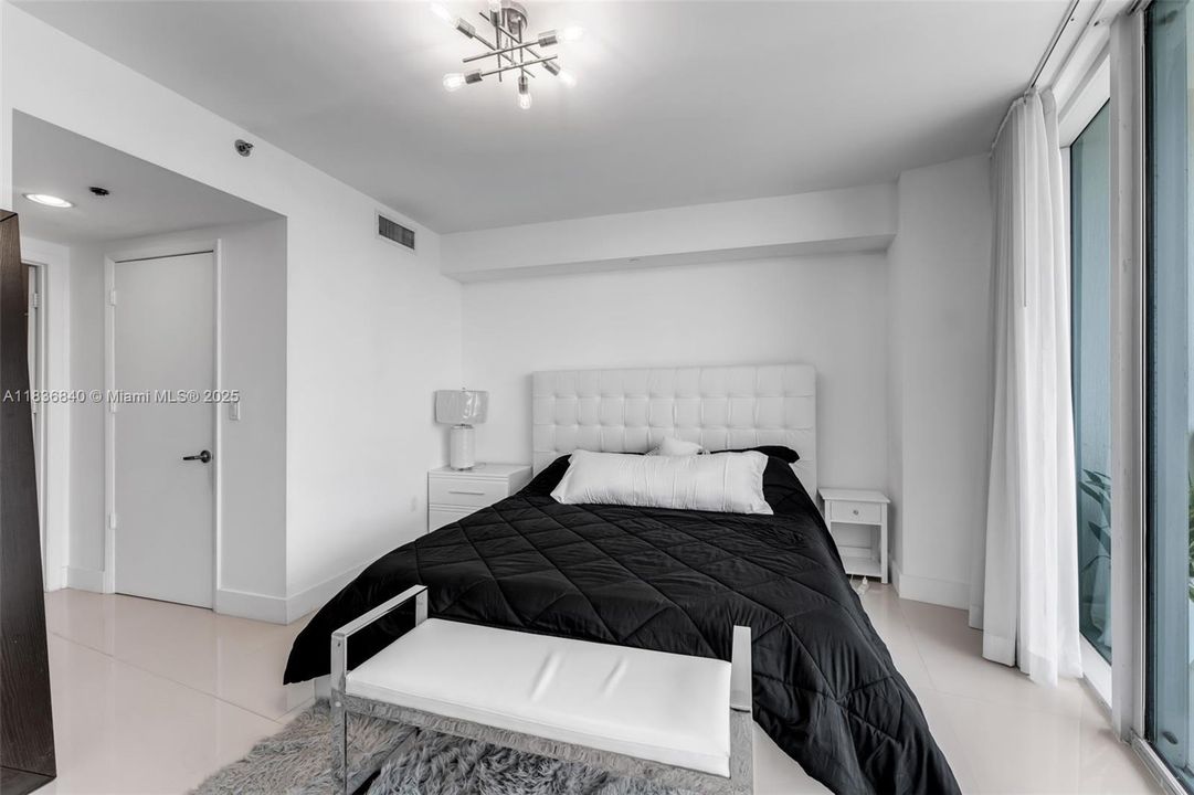 En Venta: $999,000 (2 camas, 2 baños, 1390 Pies cuadrados)