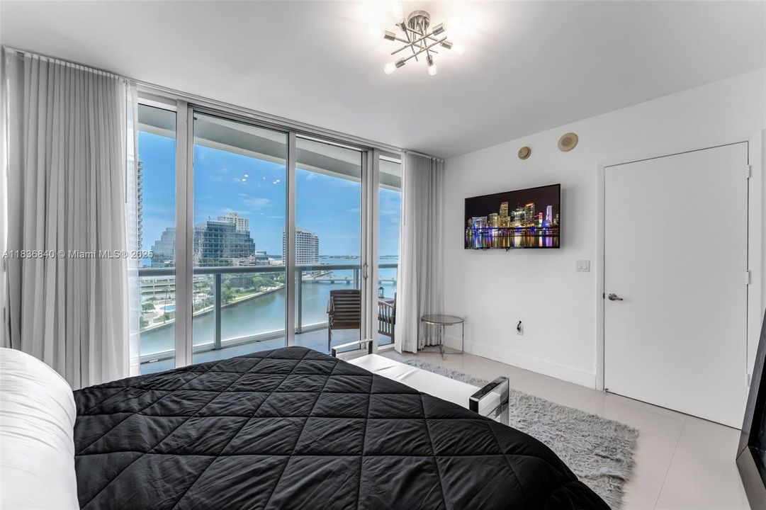 En Venta: $999,000 (2 camas, 2 baños, 1390 Pies cuadrados)