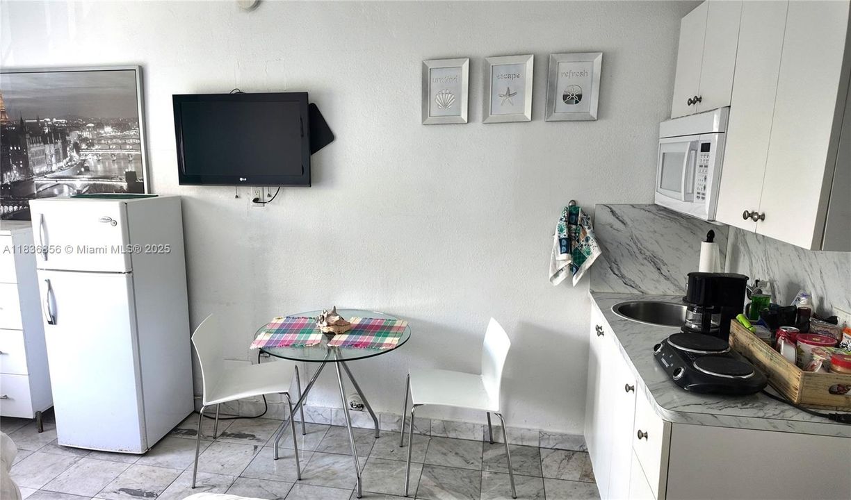 待售: $180,000 (0 贝兹, 1 浴室, 282 平方英尺)