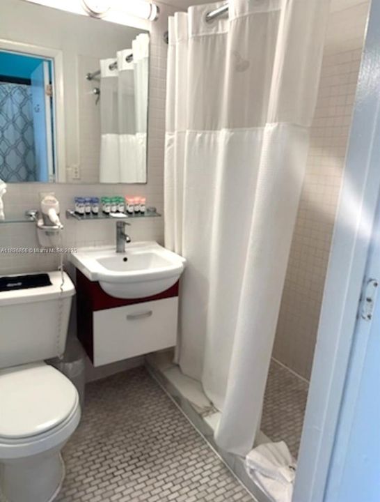 待售: $180,000 (0 贝兹, 1 浴室, 282 平方英尺)