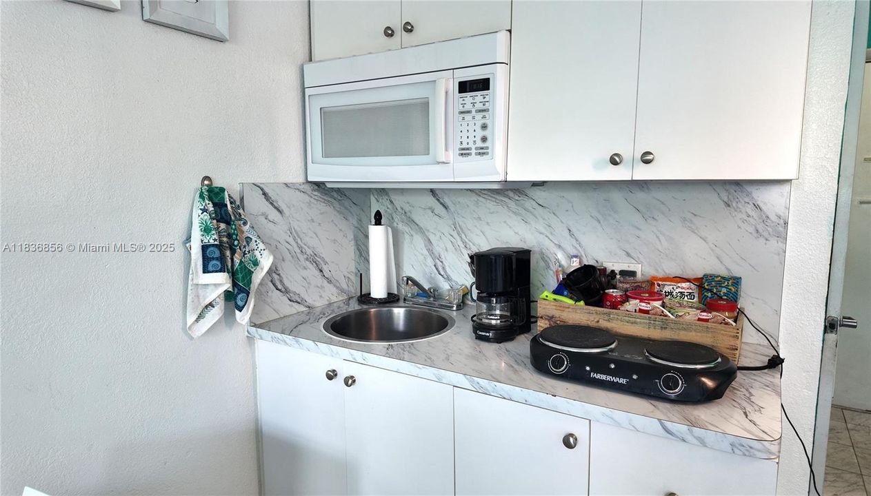 待售: $180,000 (0 贝兹, 1 浴室, 282 平方英尺)