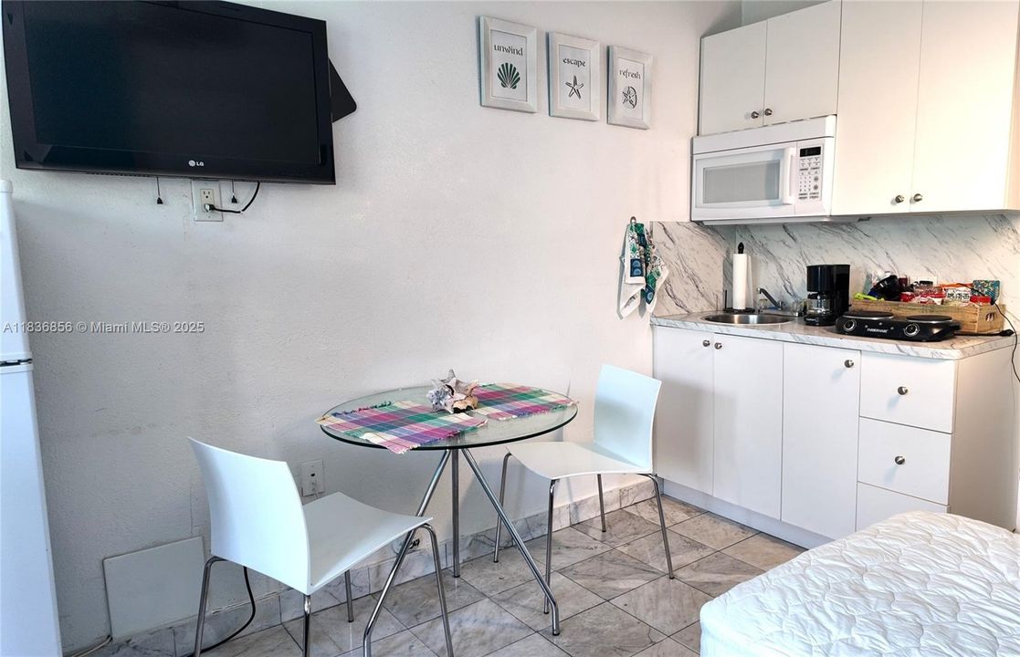 待售: $180,000 (0 贝兹, 1 浴室, 282 平方英尺)