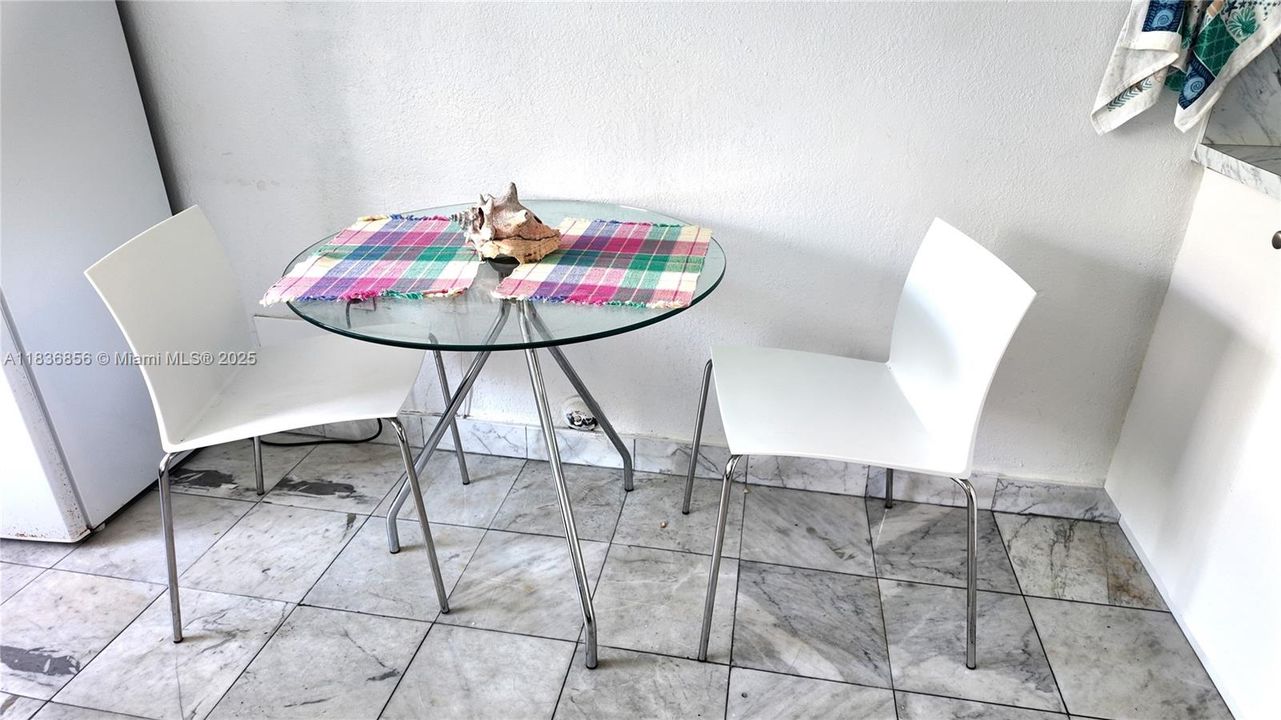 待售: $180,000 (0 贝兹, 1 浴室, 282 平方英尺)