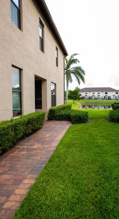 Activo con contrato: $469,000 (3 camas, 2 baños, 1691 Pies cuadrados)