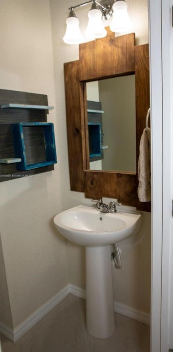 Activo con contrato: $469,000 (3 camas, 2 baños, 1691 Pies cuadrados)