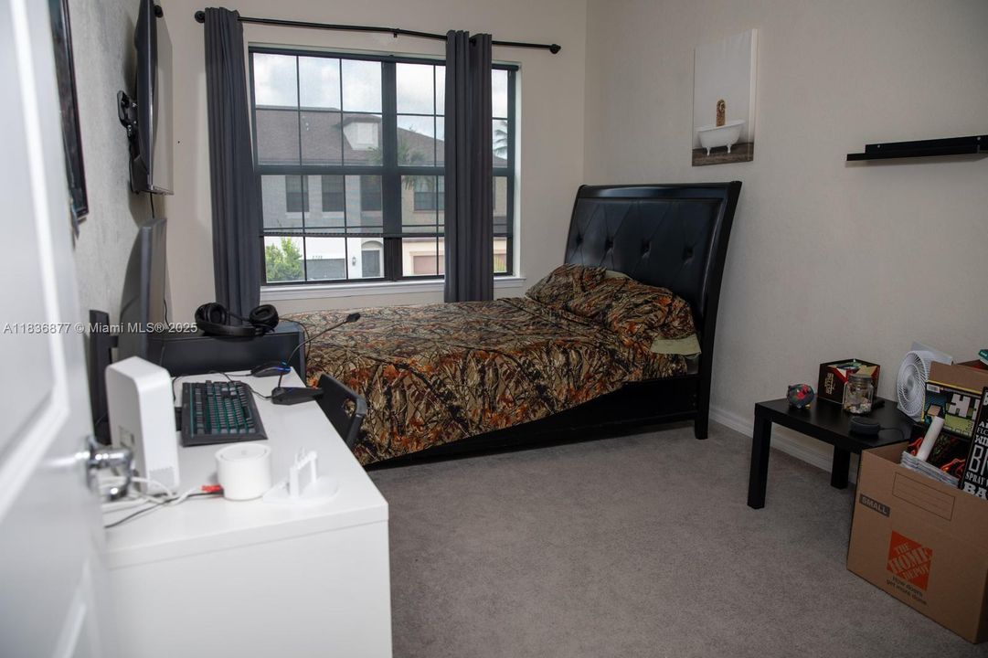 Activo con contrato: $469,000 (3 camas, 2 baños, 1691 Pies cuadrados)