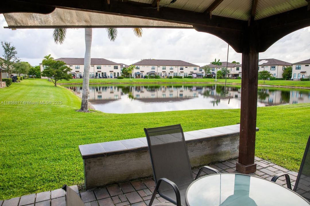 Activo con contrato: $469,000 (3 camas, 2 baños, 1691 Pies cuadrados)