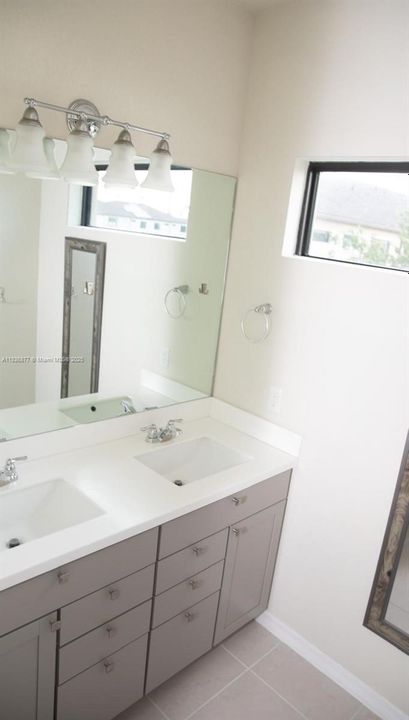 Activo con contrato: $469,000 (3 camas, 2 baños, 1691 Pies cuadrados)