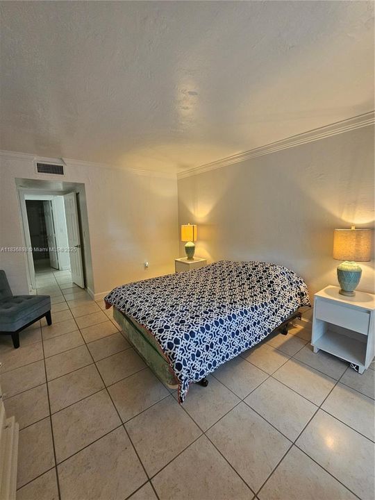 На продажу: $275,000 (1 спален, 1 ванн, 852 Квадратных фут)