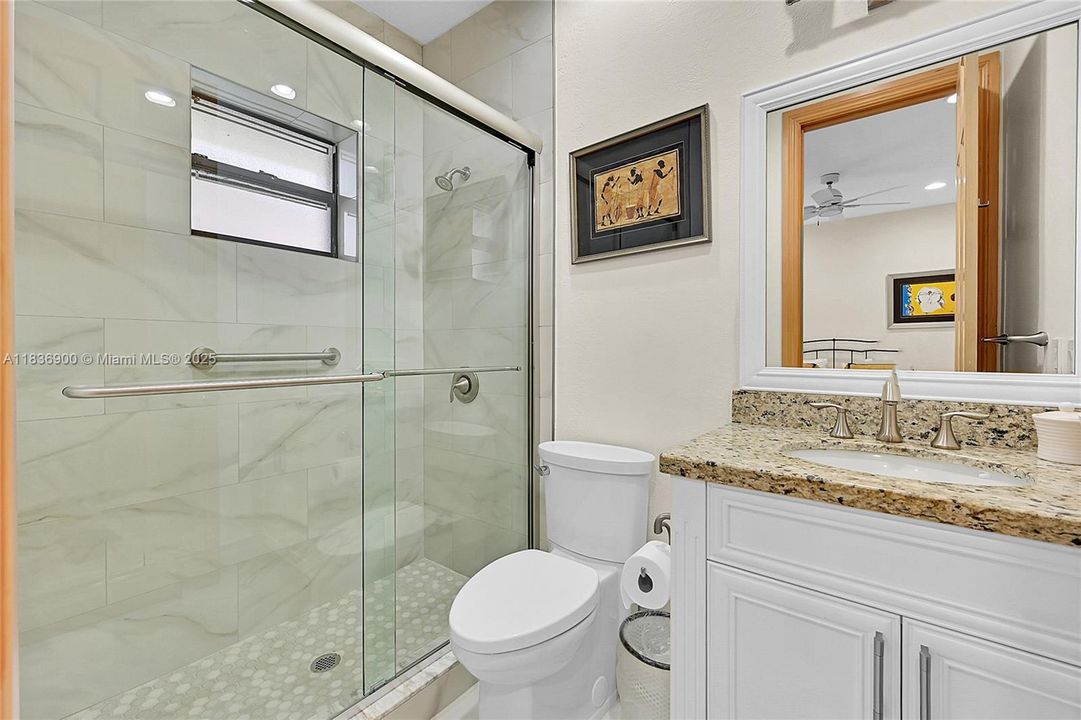 Ensuite Bath for the Bedroom
