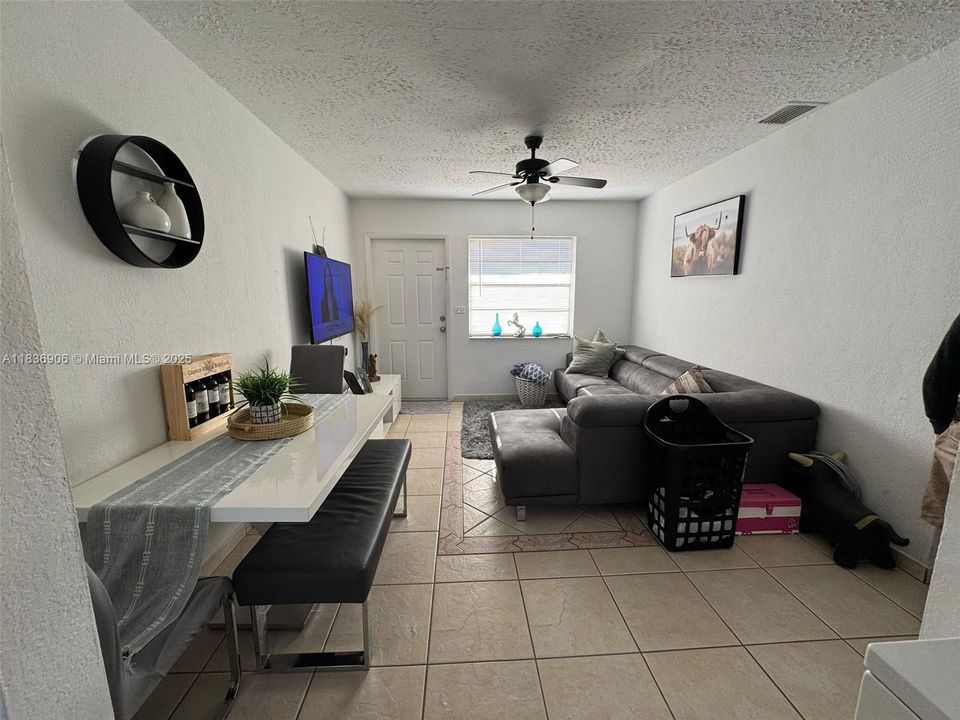 Vendido Recientemente: $225,000 (2 camas, 1 baños, 650 Pies cuadrados)