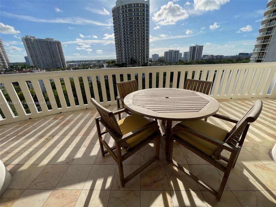 For Sale: $1,215,000 (3 beds, 3 baths, 2605 Square Feet)