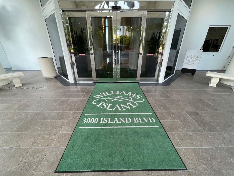 For Sale: $1,215,000 (3 beds, 3 baths, 2605 Square Feet)