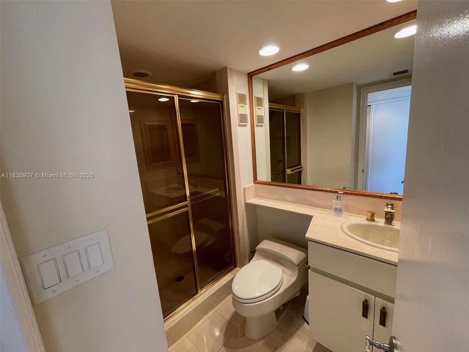 3rd bedroom bathroom