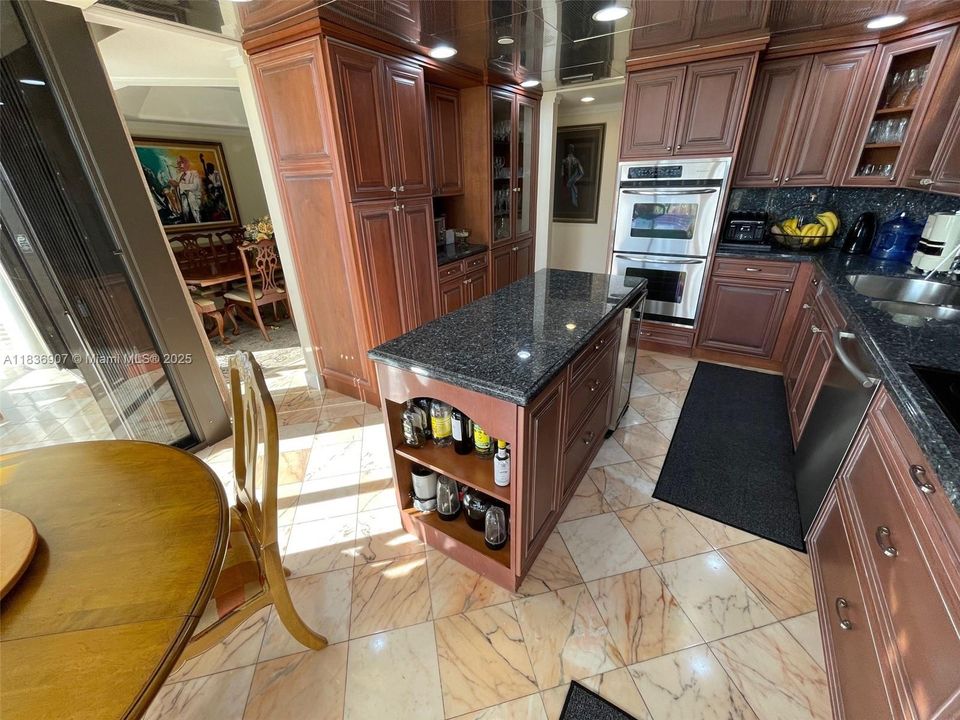 For Sale: $1,215,000 (3 beds, 3 baths, 2605 Square Feet)