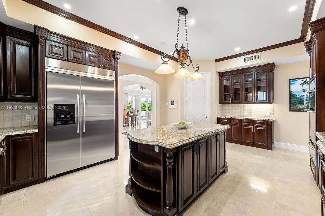 For Sale: $14,000,000 (6 beds, 5 baths, 5645 Square Feet)