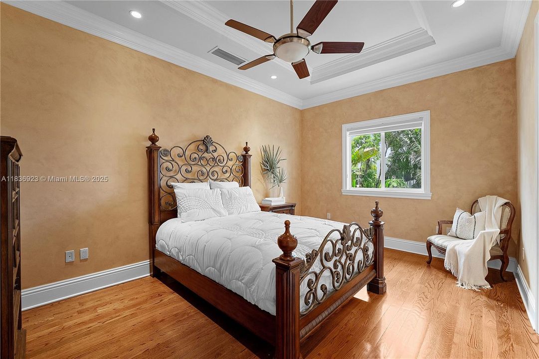 For Sale: $14,000,000 (6 beds, 5 baths, 5645 Square Feet)