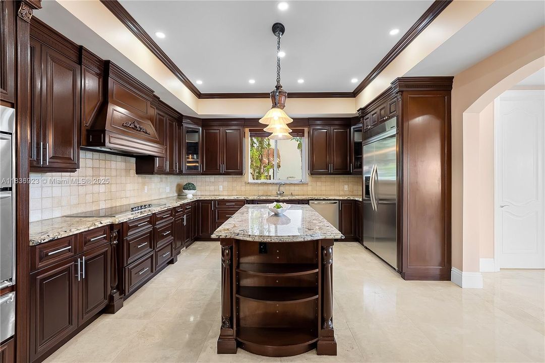 For Sale: $14,000,000 (6 beds, 5 baths, 5645 Square Feet)