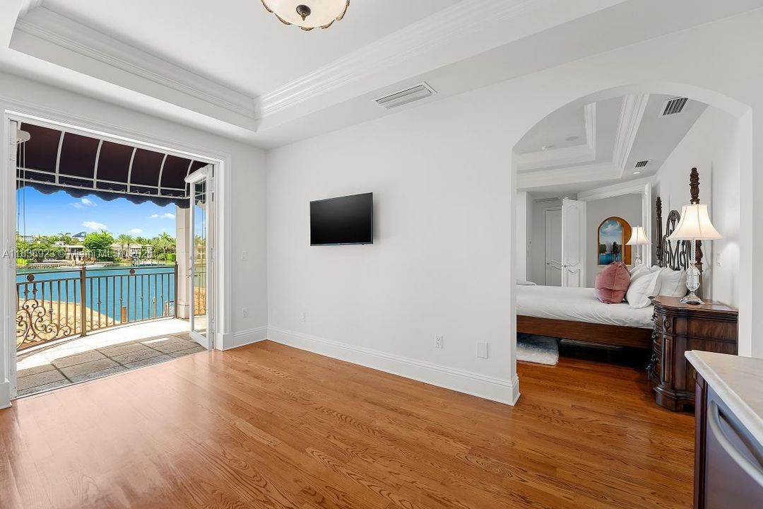 For Sale: $14,000,000 (6 beds, 5 baths, 5645 Square Feet)
