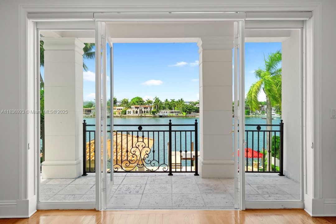 For Sale: $14,000,000 (6 beds, 5 baths, 5645 Square Feet)