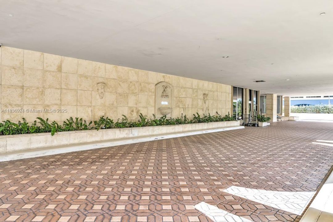 For Sale: $769,000 (2 beds, 2 baths, 1570 Square Feet)