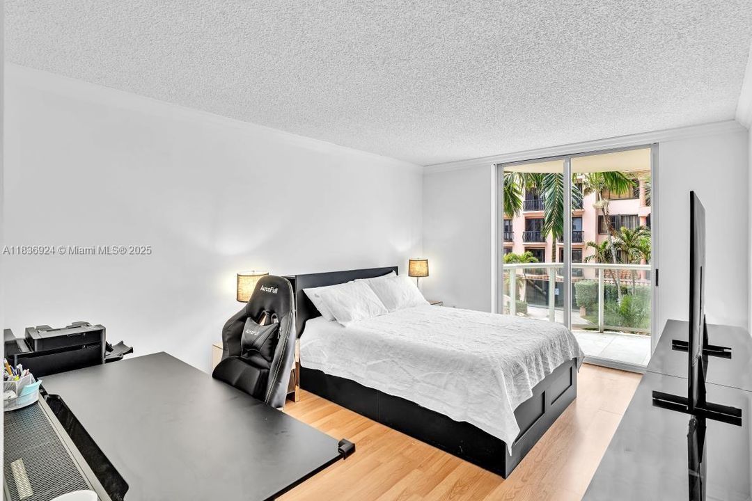 For Sale: $769,000 (2 beds, 2 baths, 1570 Square Feet)