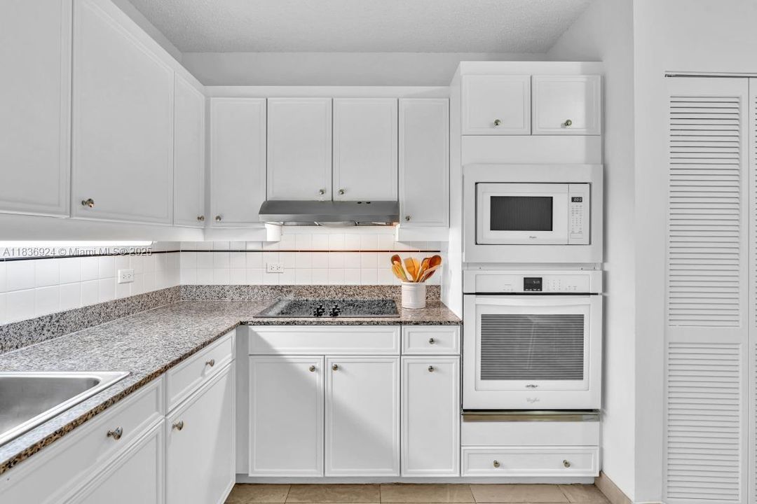 For Sale: $769,000 (2 beds, 2 baths, 1570 Square Feet)